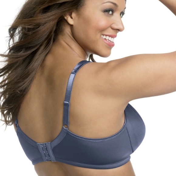 Playtex 18-Hour white Full-Figure wireless bra - Picture 2 of 3